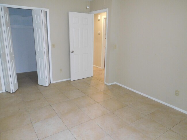 Building Photo - 11470 Char Ann Dr