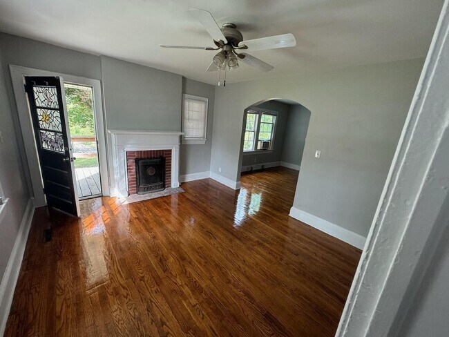 Foto del edificio - 409 E 3rd St