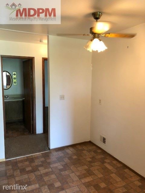 Building Photo - 2 br, 1 bath Apartment - 9655 Elm St 9655 Elm