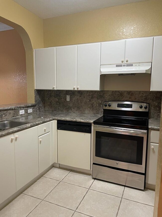 Foto del edificio - 17710 NW 73rd Ave