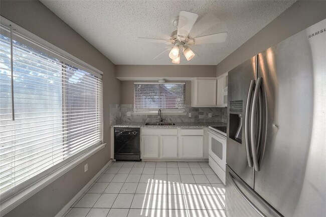Building Photo - 12400 Overbrook Ln