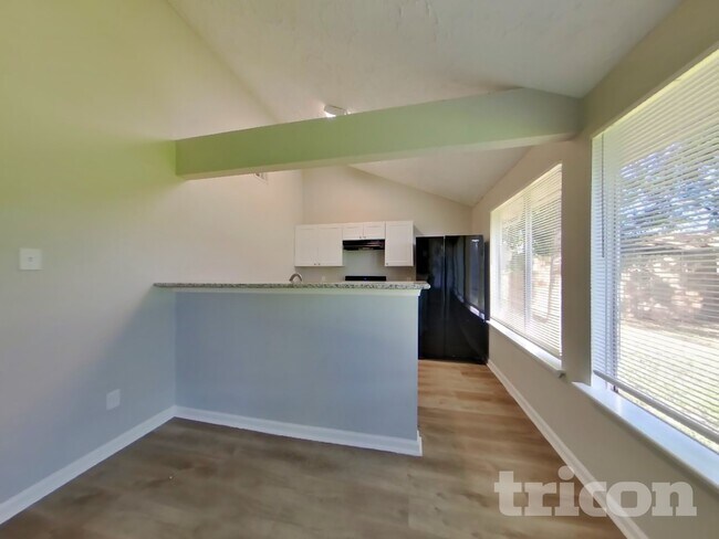 Building Photo - 10919 Almond Grove