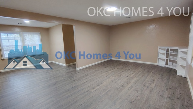 Building Photo - Be Home for the Holidays! 3 Bedroom, 1 Blk. So.of UCO - Save $500.00 off first full months rent.