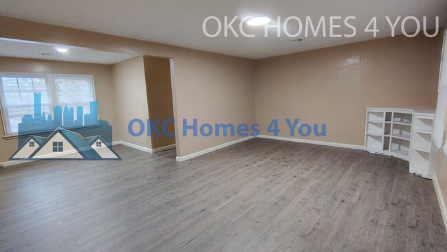 Foto del edificio - Start The New Year Here! 3 Bedroom, 1 Blk. So.of UCO