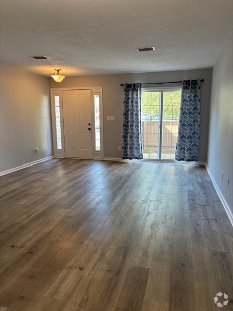 Building Photo - 305 Settlement Dr