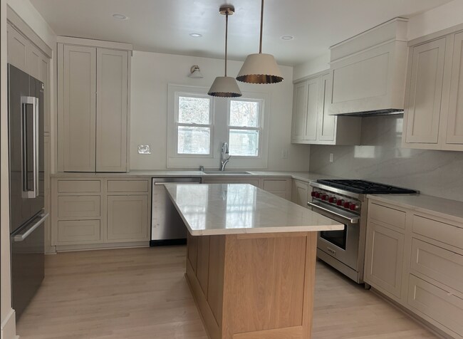 Cocina - 1028 E Meadow Pl