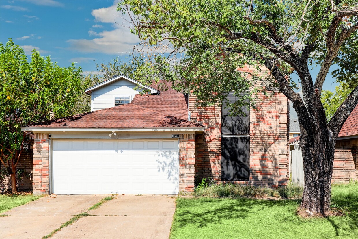 Foto principal - 10731 Staghill Dr