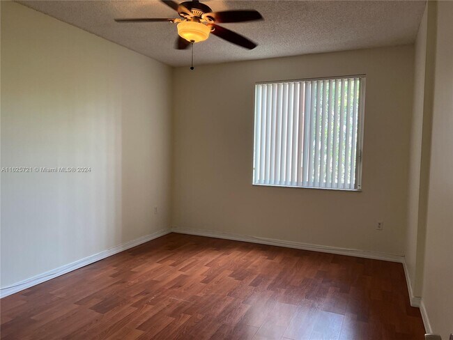Foto del edificio - 6968 SW 39th St