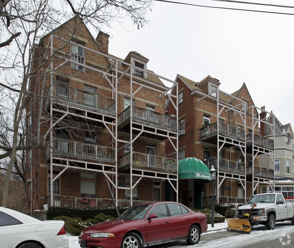 Building Photo - 226 Loraine Ave