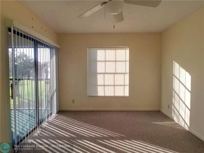 Foto del edificio - 301 Olivewood Pl