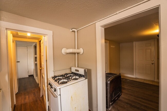 Interior Photo - Flint 1111 (KC-AM)