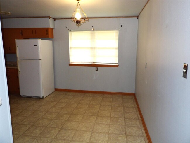 Building Photo - 4311 NW Hoover Ave