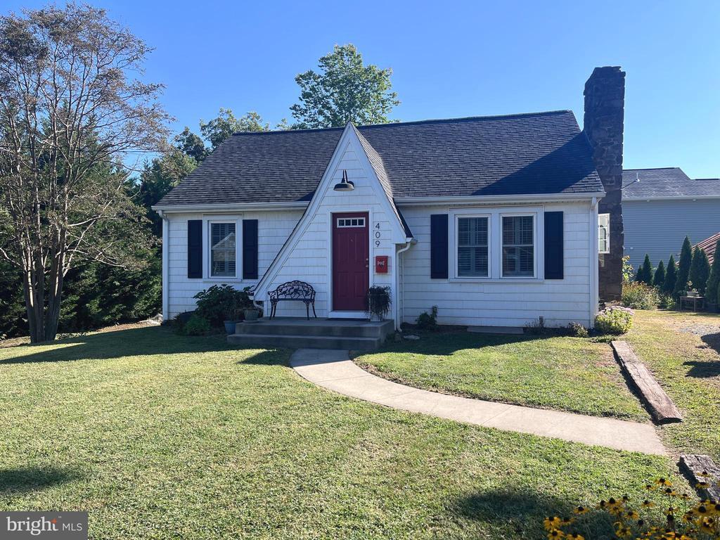 Primary Photo - 409 Clay St