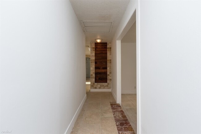 Building Photo - 4 br, 2 bath House - 4911 NW 76th Pl