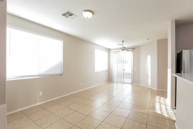 Building Photo - 1115 E Grove St