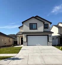 Building Photo - 3495 Stardust St