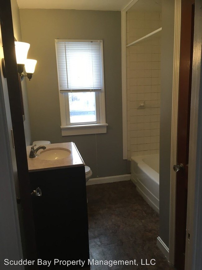 Building Photo - 3 br, 1 bath House - 231 South Street