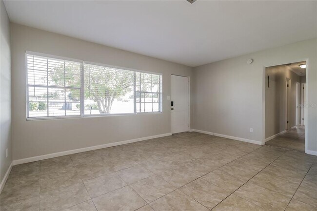 Foto del edificio - 1916 Colton Dr