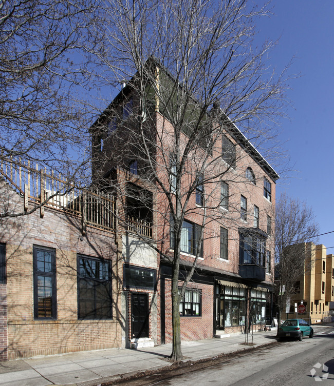 Building Photo - 622 S 9th St