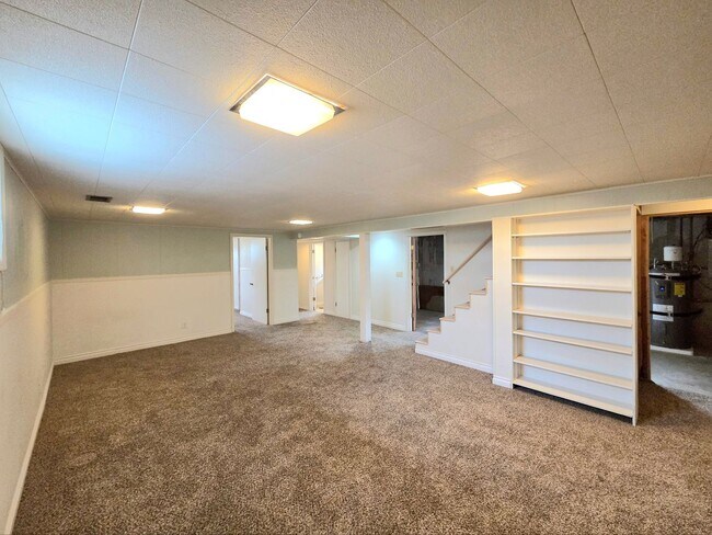 Building Photo - Oversized (@ whopping 2,600+ Sq. Ft.), Beautifully Charming 4-Bed, 2-Bath Home in Wenatchee!!