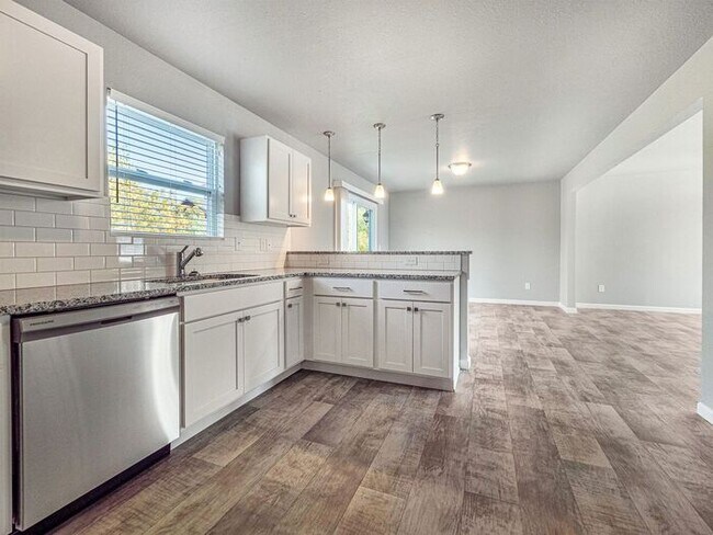 Building Photo - 17433 Silver Maple St