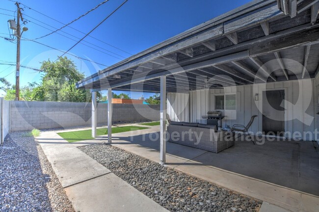 Building Photo - 1725 W Mitchell Dr