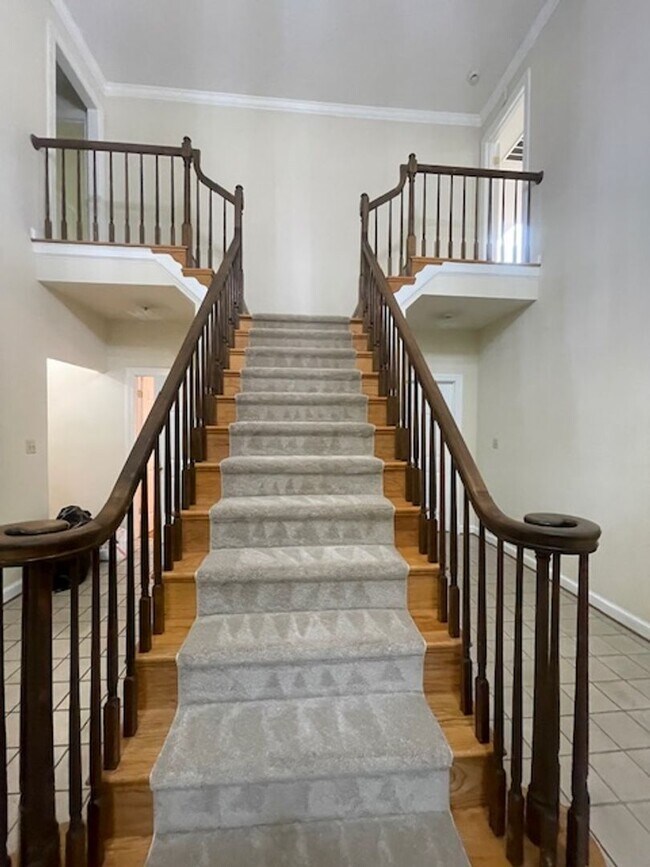 Foto del edificio - Spacious SF home in Potomac