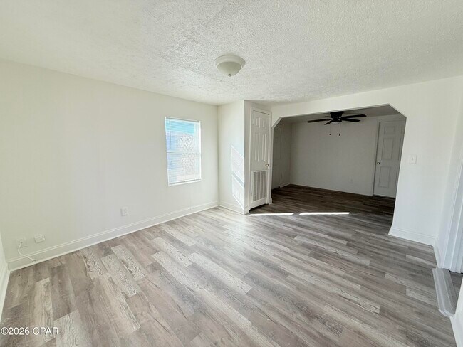 Foto del edificio - 237 Helen Ave