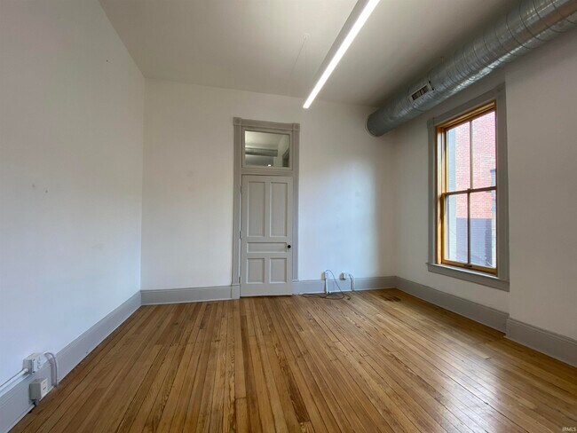Foto del edificio - 123 E 3rd St