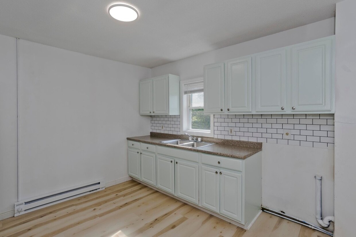 Primary Photo - 36 Sheridan St