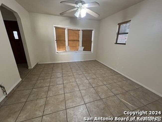 Comedor - 208 Michelle Dr