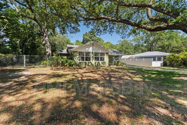 Building Photo - 4939 Woodland Dr