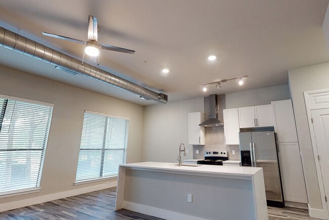 Foto del edificio - 1 Bedroom Beauty – Get Up to $750 Off Move...