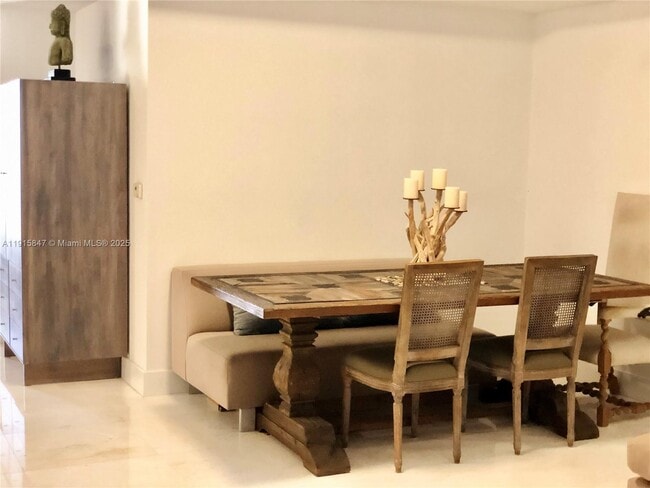 Building Photo - 1010 Brickell Ave