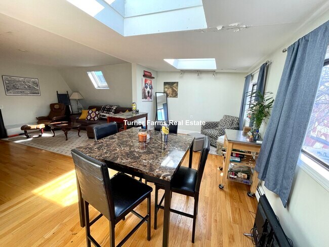 Foto del edificio - 10 Evergreen Ave