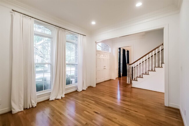 Foto del edificio - 5820 Charlotte St