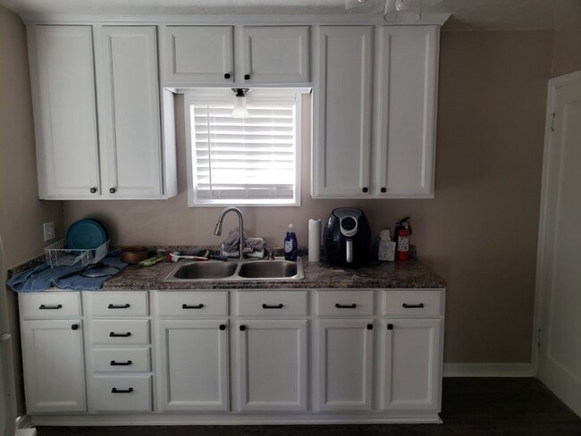 Building Photo - 160 S 900 W