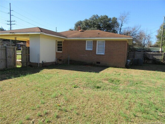 Foto del edificio - 1119 Juniper Dr