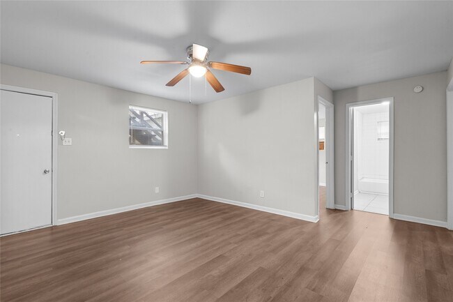 Building Photo - 2328 Boss St