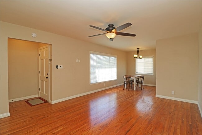 Building Photo - 412 Catalpa Ave