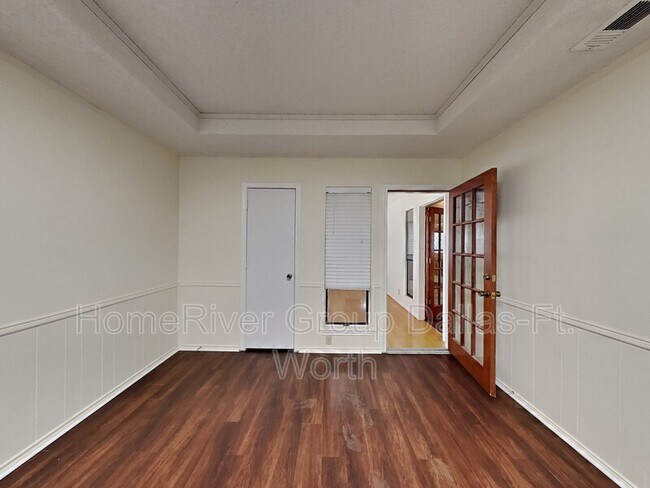 Building Photo - 425 Doral Pl