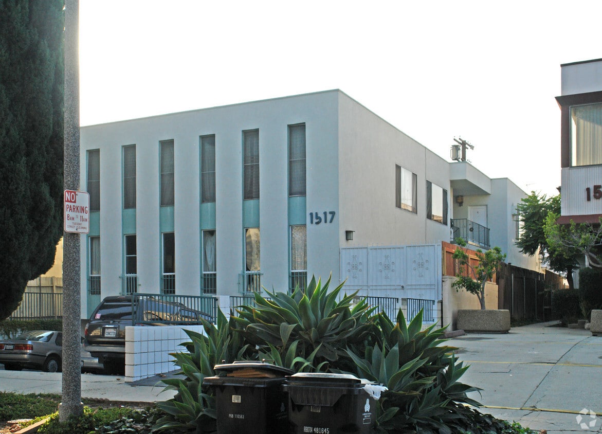 Building Photo - 1517 S Sherbourne Dr
