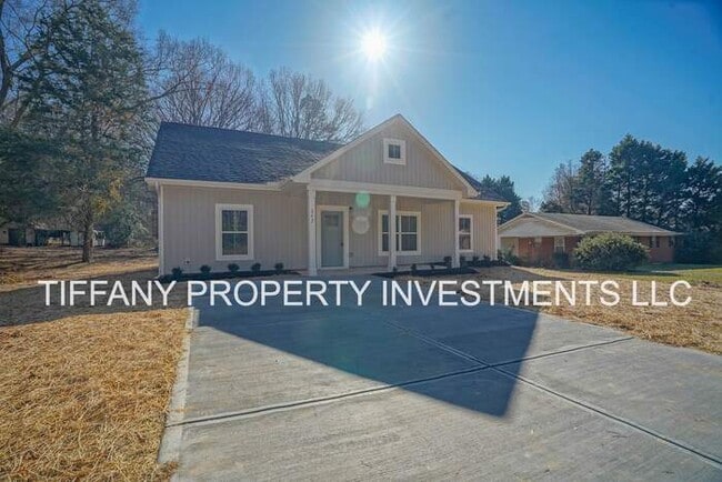 Building Photo - 242 Acorn Acres Rd