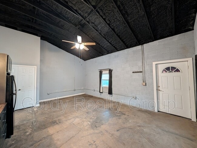 Building Photo - 2807 Bertram St