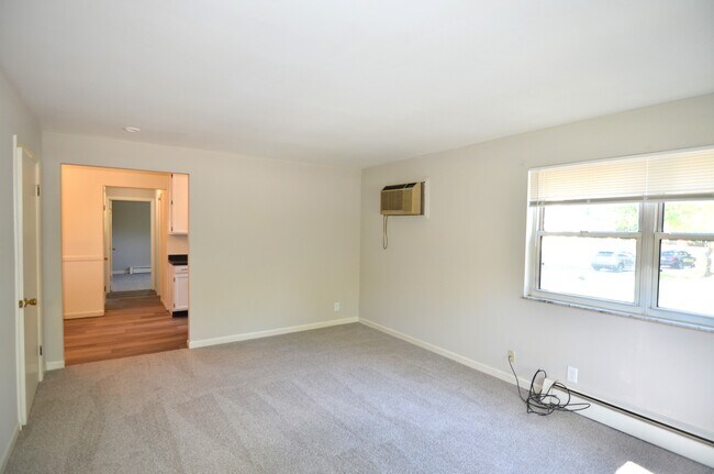 Building Photo - 252 Hartwell Ave