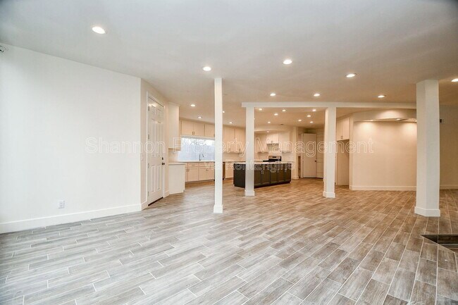 Foto del edificio - 8115 Fondren Lake Dr