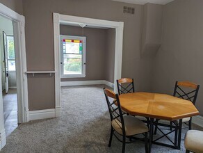 Building Photo - 527 Hopson St NE