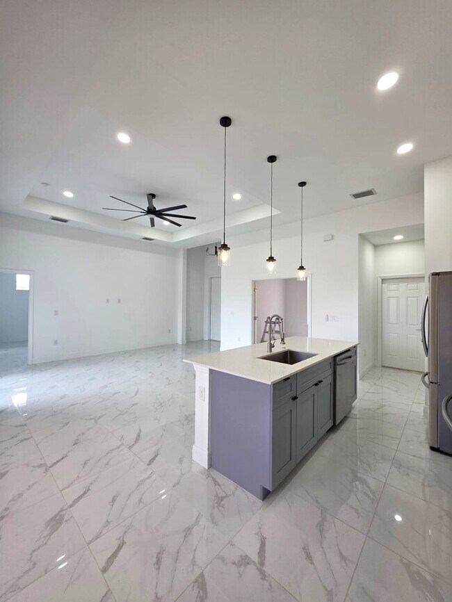 Foto del edificio - 348 Ranch Ave