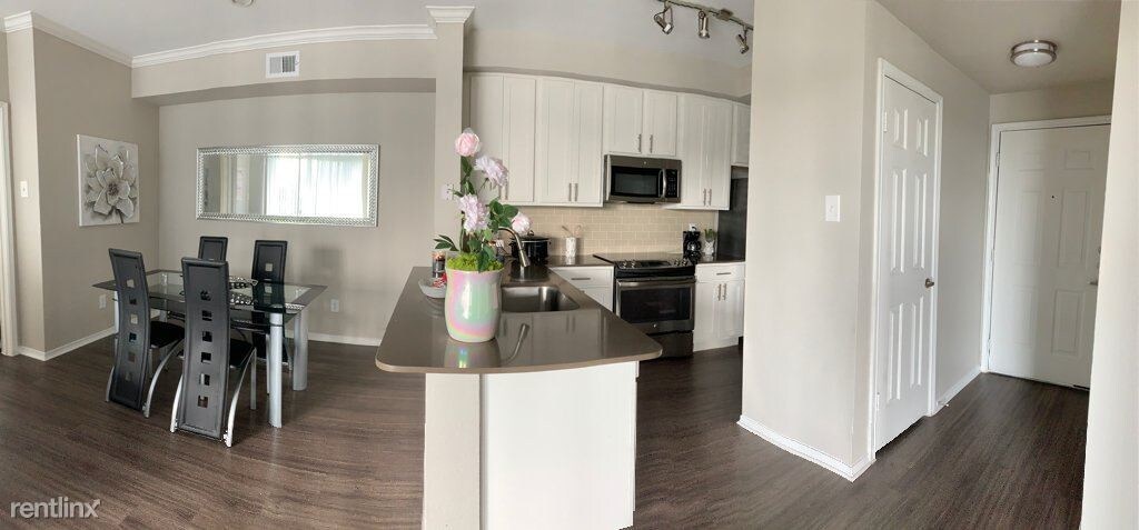 Primary Photo - 11900 Stonehollow Dr