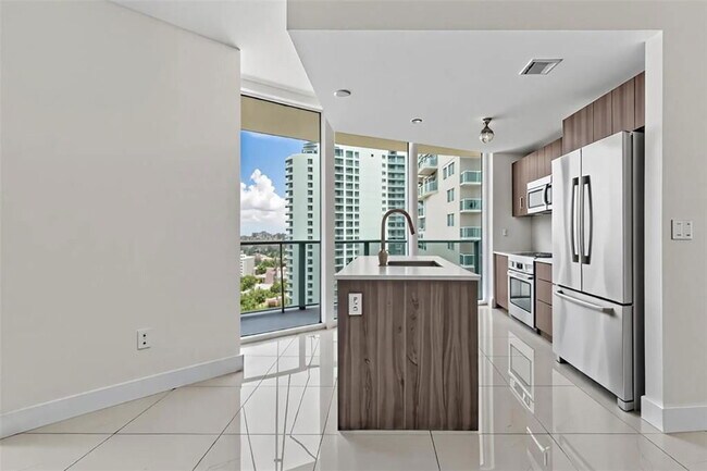 Foto del edificio - 488 NE 18th St